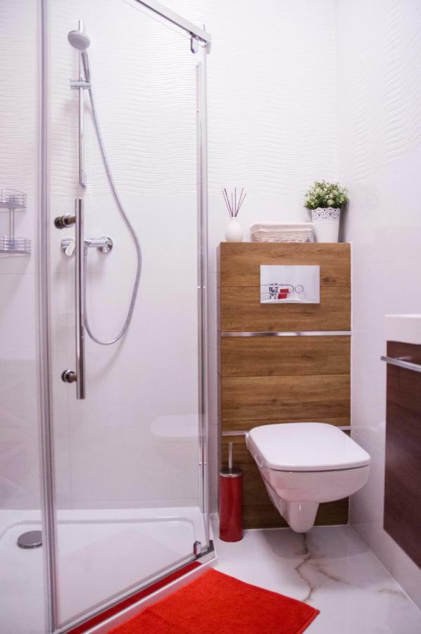Jacuzzi Apartment Red كراكوفيا المظهر الخارجي الصورة