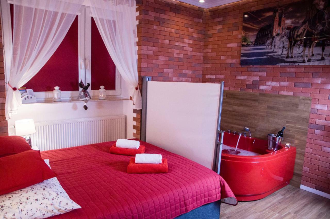 Jacuzzi Apartment Red كراكوفيا المظهر الخارجي الصورة
